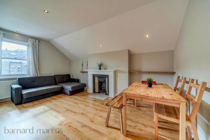 2 Bedroom Flat To Rent In Knollys Road, London, SW16