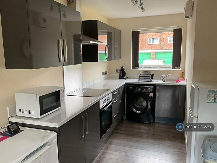 2 Bedroom Flat To Rent In Broadgate Avenue, Beeston, Nottingham, NG9