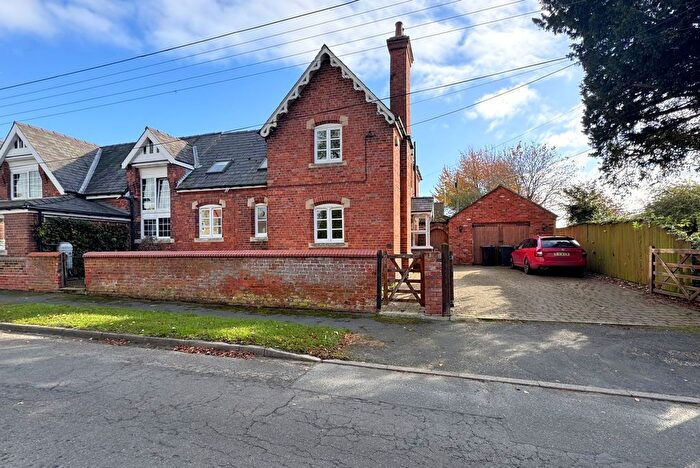 3 Bedroom Semi-Detached House For Sale In Newark Road, Bassingham, Lincoln, LN5