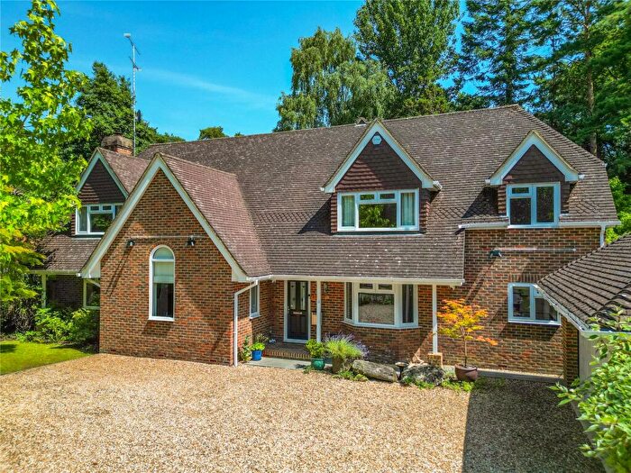 5 Bedroom Detached House For Sale In Robin Lane, Sandhurst, Berkshire, GU47