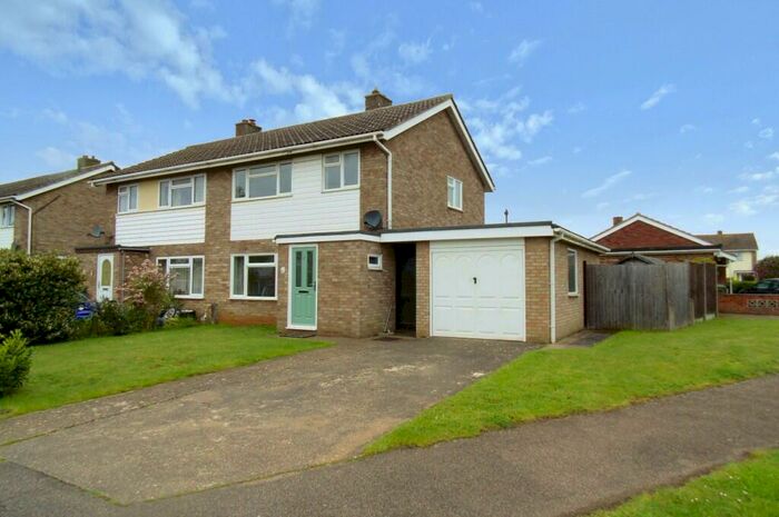 3 Bedroom Semi-Detached House To Rent In Northfield Close, Gamlingay, SG19