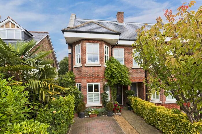 4 Bedroom Cottage To Rent In Tilt Road, Cobham KT11