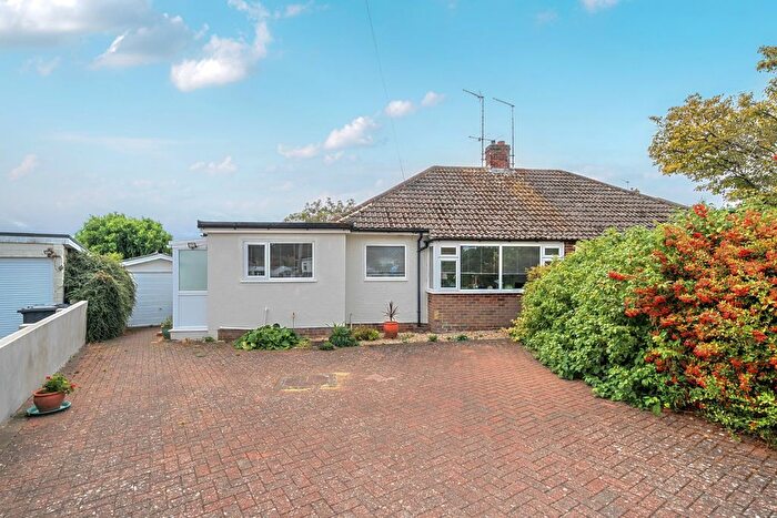 2 Bedroom Bungalow For Sale In Woodside Road, Farnham, Surrey, GU9