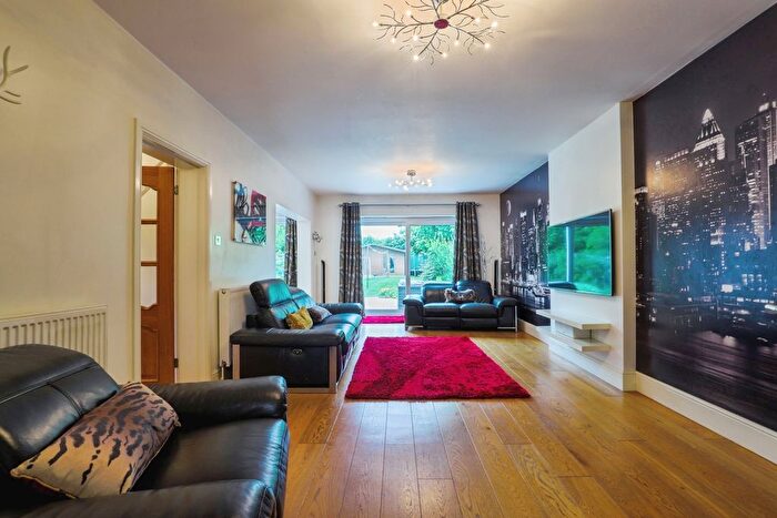 6 Bedroom Bungalow For Sale In London Road, Sittingbourne, Kent, ME10