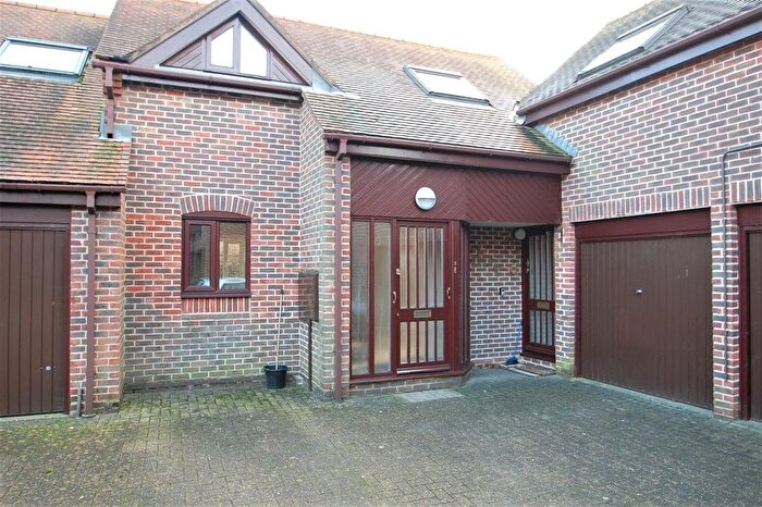 2 Bedroom Semi Detached House To Rent In Hylton Road, Petersfield, GU32