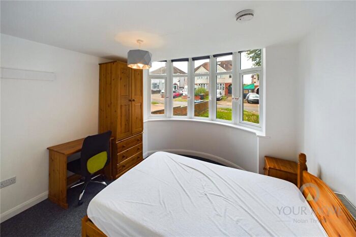 5 Bedroom House To Rent In Parkfield Avenue, Northampton, NN4