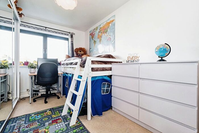 1 Bedroom Flat For Sale In Millstone Close, London, E15