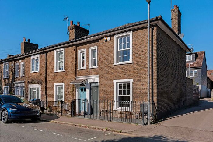 3 Bedroom End Of Terrace House For Sale In Hemnall Street, Epping, CM16