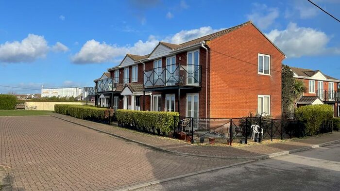 2 Bedroom Apartment To Rent In Beach Road, Sand Bay, BS22