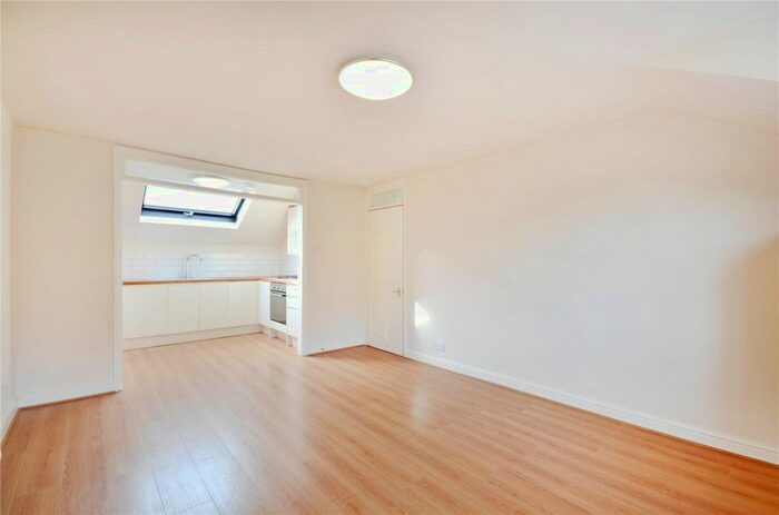 2 Bedroom Flat To Rent In Ryder Mews, Homerton, E9