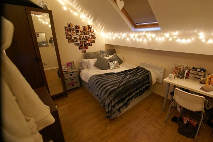 10 Bedroom Terraced House To Rent In North Grange Mount, Hyde Park, Leeds, LS6