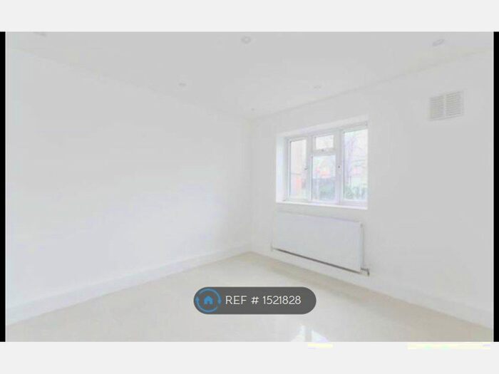 1 Bedroom Flat To Rent In Lochvinar Street, Balham, SW12