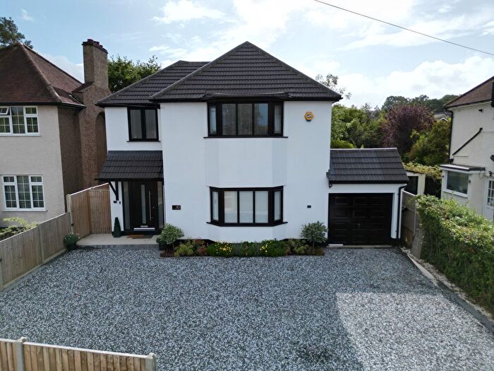 4 Bedroom Detached House For Sale In Little Green Lane, Chertsey, Surrey, KT16