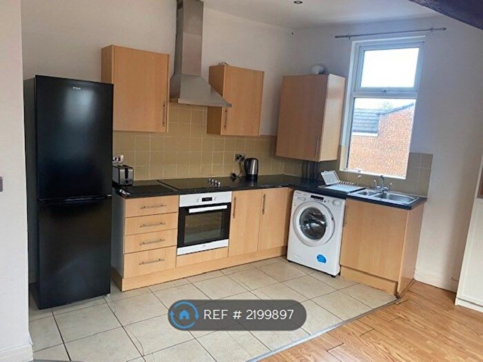 2 Bedroom Flat To Rent In Manchester Road, Chorlton Cum Hardy, Manchester, M21