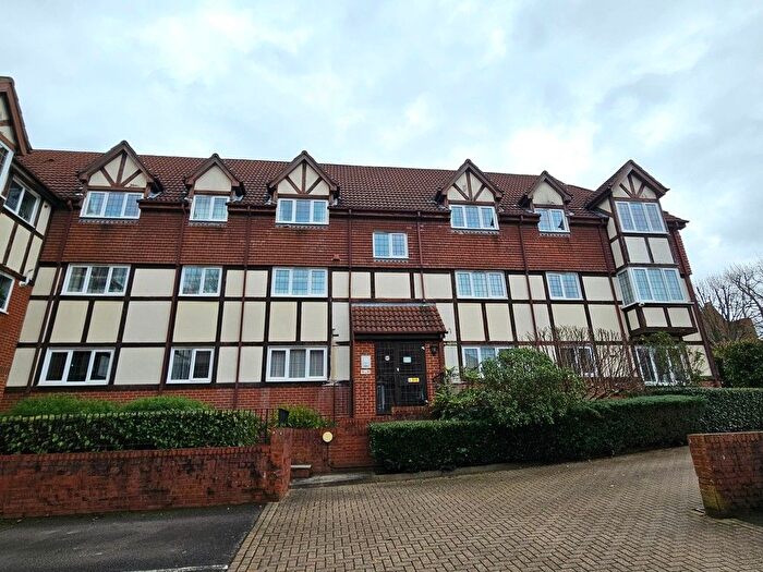 2 Bedroom Flat To Rent In Priory Field Drive, Edgware, HA8