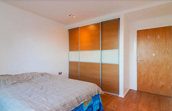 2 Bedroom Apartment To Rent In City Tower, Limeharbour, E14