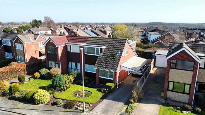 3 Bedroom Semi Detached House For Sale In Falkland Drive, Ashton-In-Makerfield, Wigan, WN4