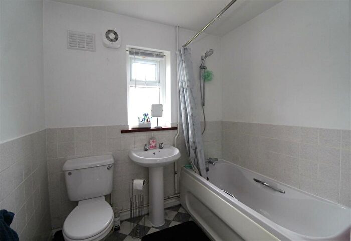 2 Bedroom Detached Bungalow To Rent In Mayfield Road, Herne Bay, CT6