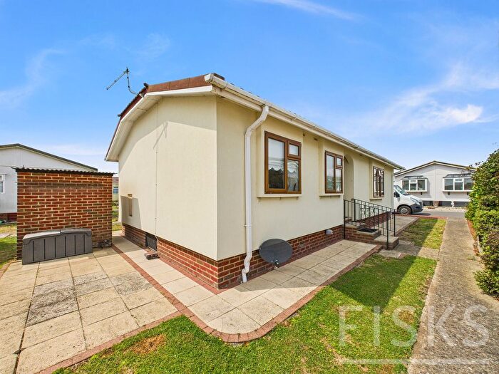 2 Bedroom Mobile/park Home For Sale In Creek Road, Canvey Island, SS8