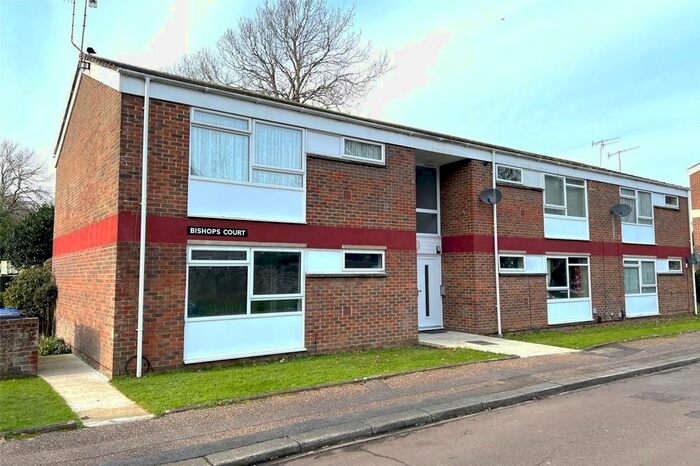 1 Bedroom Flat To Rent In Bishops Close, Worthing, West Sussex, BN14