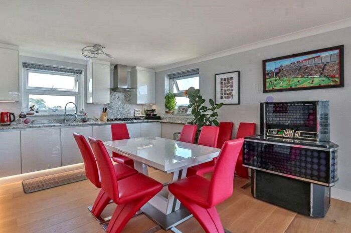 2 Bedroom Flat For Sale In Salterns Way, Lilliput, Poole, Dorset, BH14