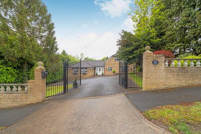5 Bedroom Detached House For Sale In The Hillside, Chelsfield Park, Orpington, BR6