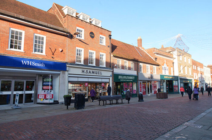 2 Bedroom Apartment For Sale In Chapel Street, Chichester, West Sussex, PO19