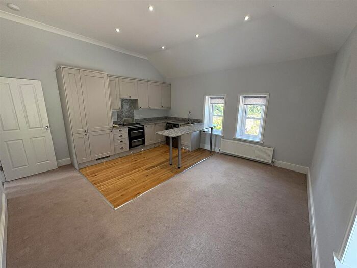 2 Bedroom Flat To Rent In Woolverton Road, St. Lawrence, Ventnor, PO38