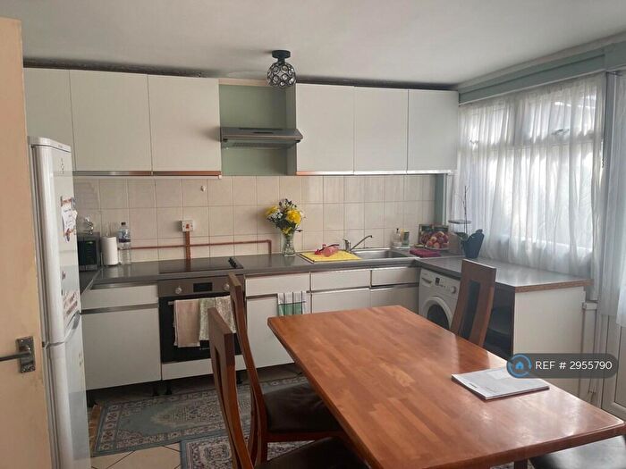 4 Bedroom Terraced House To Rent In Dessouter, London, NW9