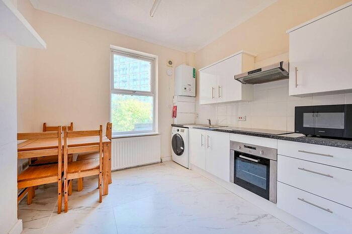 5 Bedroom Flat To Rent In Kew Bridge Road, Kew Bridge, Brentford, TW8