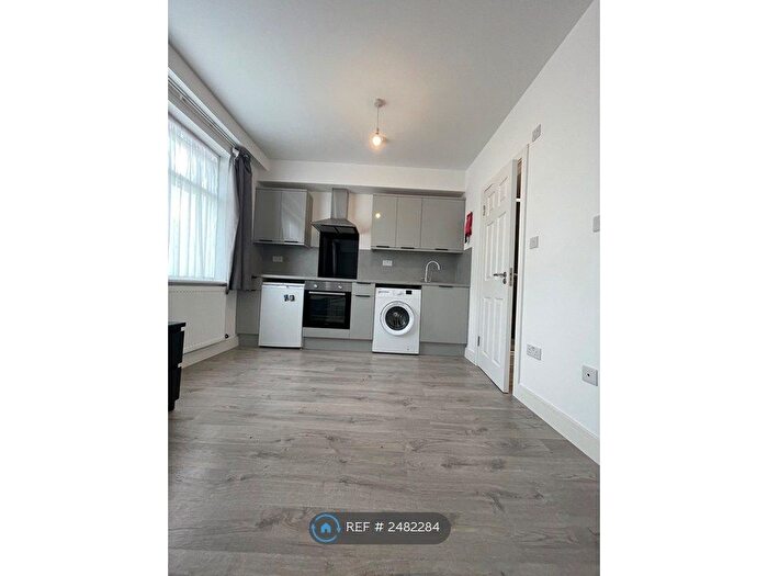 Studio To Rent In Great Cambridge Road, London, N18