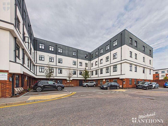 2 Bedroom Flat For Sale In Cambridge Place, Aylesbury, HP20