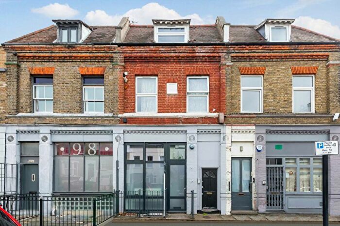 2 Bedroom Flat To Rent In Rendlesham Road, Clapton, E5