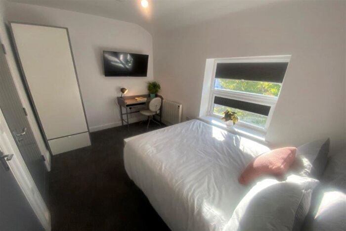 5 Bedroom Apartment To Rent In High Road, Beeston, NG9