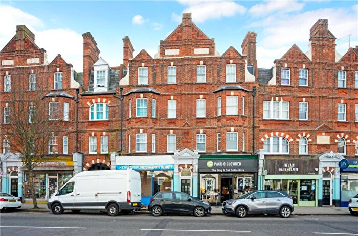 2 Bedroom Apartment For Sale In Green Lanes, London, N16