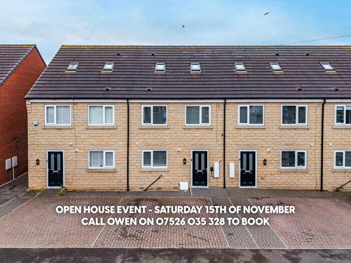 3 Bedroom Town House For Sale In Sir George Court, Hough Lane, Wombwell, S73