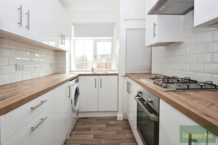 2 Bedroom Flat To Rent In Knights Court - South Kingston, KT1
