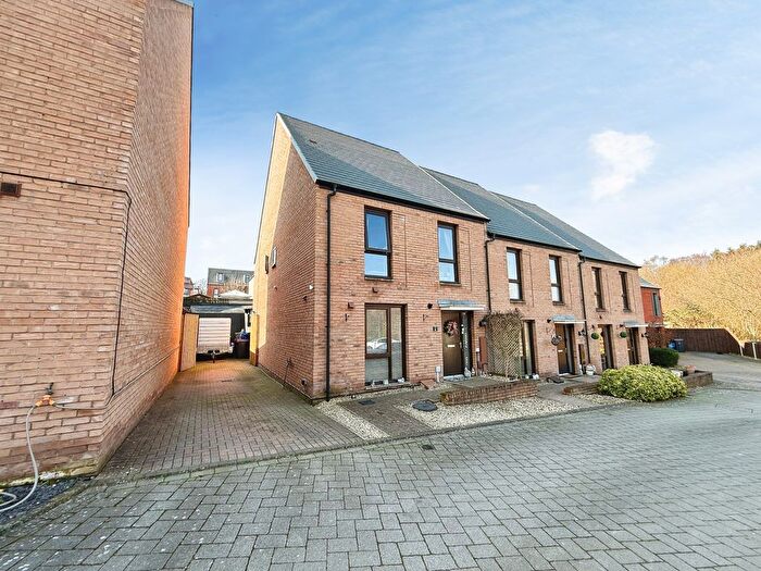 3 Bedroom End Terrace House For Sale In Glen Way, Ketley, Telford, TF1