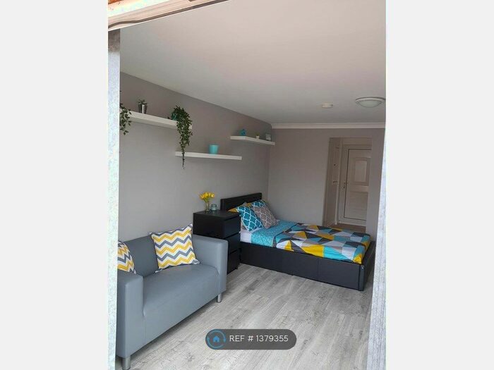 Studio To Rent In Solihull, Solihull, B92