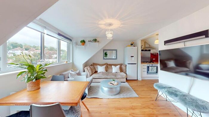 2 Bedroom Flat To Rent In Brighton Road, Coulsdon, CR5