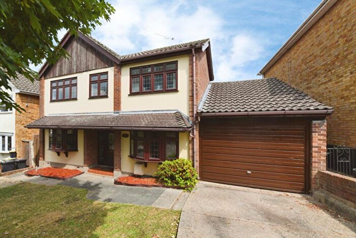 4 Bedroom Detached House For Sale In Elm Drive, Rayleigh, Essex, SS6