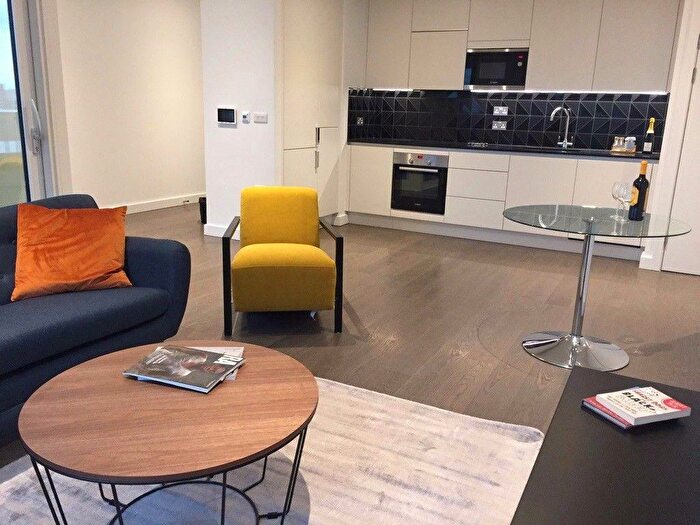 2 Bedroom Flat To Rent In Walworth Road, Walworth Road, London, SE17