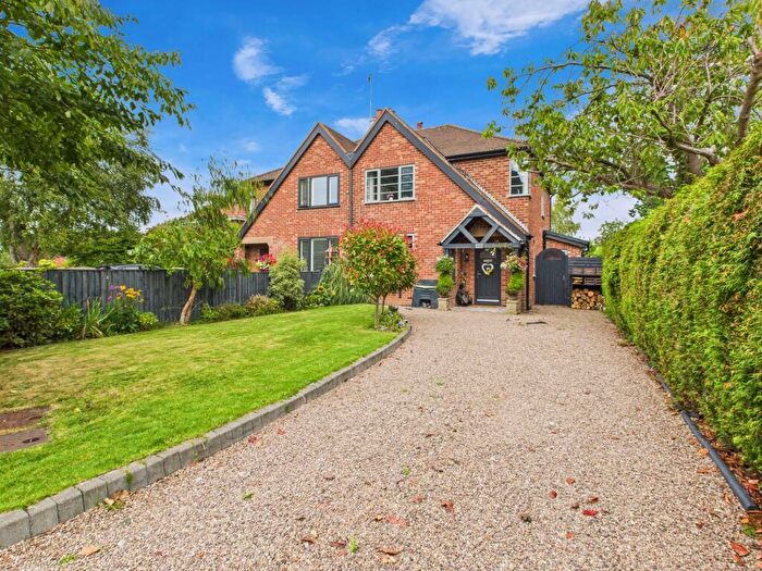 3 Bedroom Semi-Detached House For Sale In Daleside, Upton, CH2
