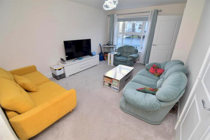 4 Bedroom Town House To Rent In Butler Way, Wakefield, WF1