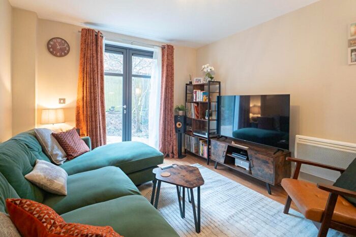 2 Bedroom Flat For Sale In Water Street Court, Birmingham, B3