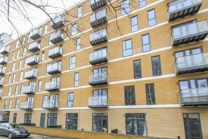 2 Bedroom Flat To Rent In Victoria Avenue, Southend-On-Sea, SS2