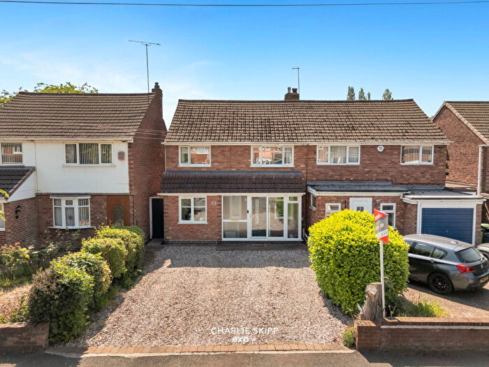 3 Bedroom Semi-Detached House For Sale In Moreton Avenue, Birmingham, B43