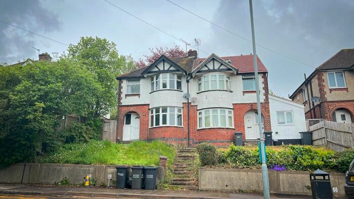 3 Bedroom Semi-Detached House To Rent In Crawley Green Road, Luton, LU2