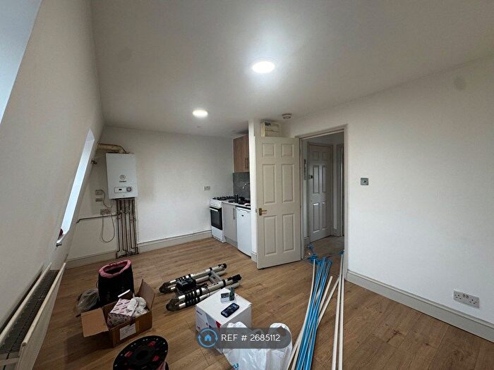 1 Bedroom Flat To Rent In Camden Road, London, NW1