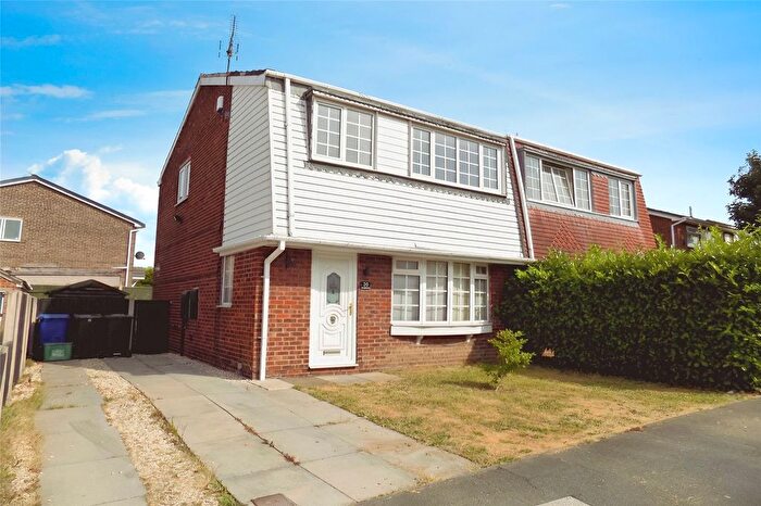 3 Bedroom Semi-Detached House To Rent In Farringdon Drive, New Rossington, Doncaster, South Yorkshire, DN11